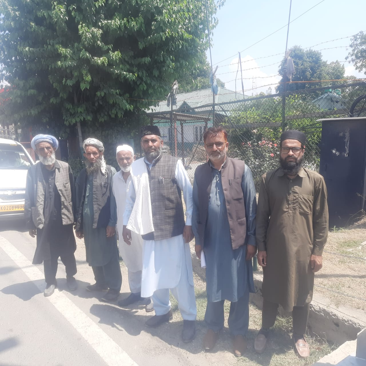 Dabastan E-India Gujjar and Bakerwal Foundation Leader, Choudry Farooq Ahmad Bajad, Meets with South Kashmir DIG Javid Ahmad Matoo