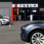 Tesla’s Market Value Plunges Below $1 Trillion Amid European Sales Slump and Musk’s Political Controversies