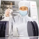 China’s ‘Poxiao’ Flash Memory Is So Fast, It’s Like Time Travel for Data