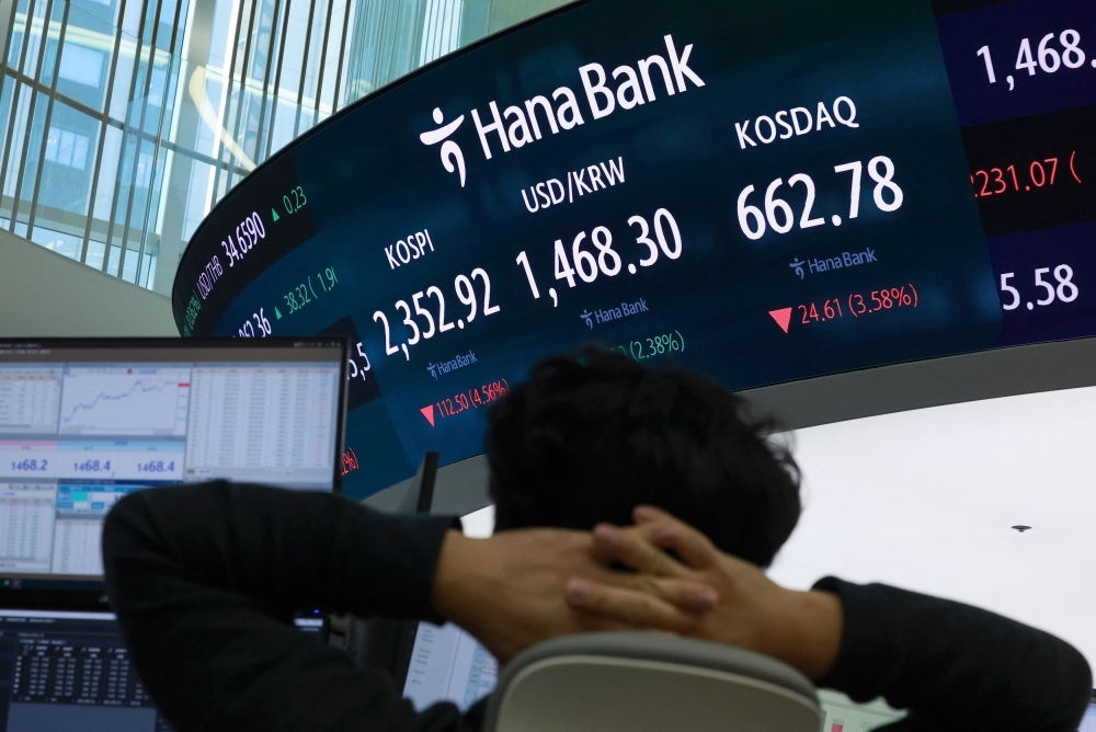 World Markets Nosedive as Trump’s Tariff Gambit Shakes Global Confidence