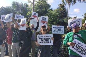 Rally Unfolds in Downtown KL: Protesters Demand Leadership Change