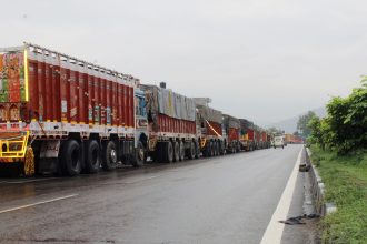 Apple Growers Cry for Help: Mughal Road Restrictions Threaten Kashmir’s Economy