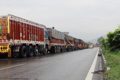 Apple Growers Cry for Help: Mughal Road Restrictions Threaten Kashmir’s Economy