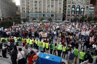 “No Trump, No Troops”: A Nation Reacts as Chicago Becomes the Center of Controversy