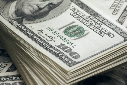 The Dollar Still Rules: Despite Noise, the US Currency Holds Its Crown