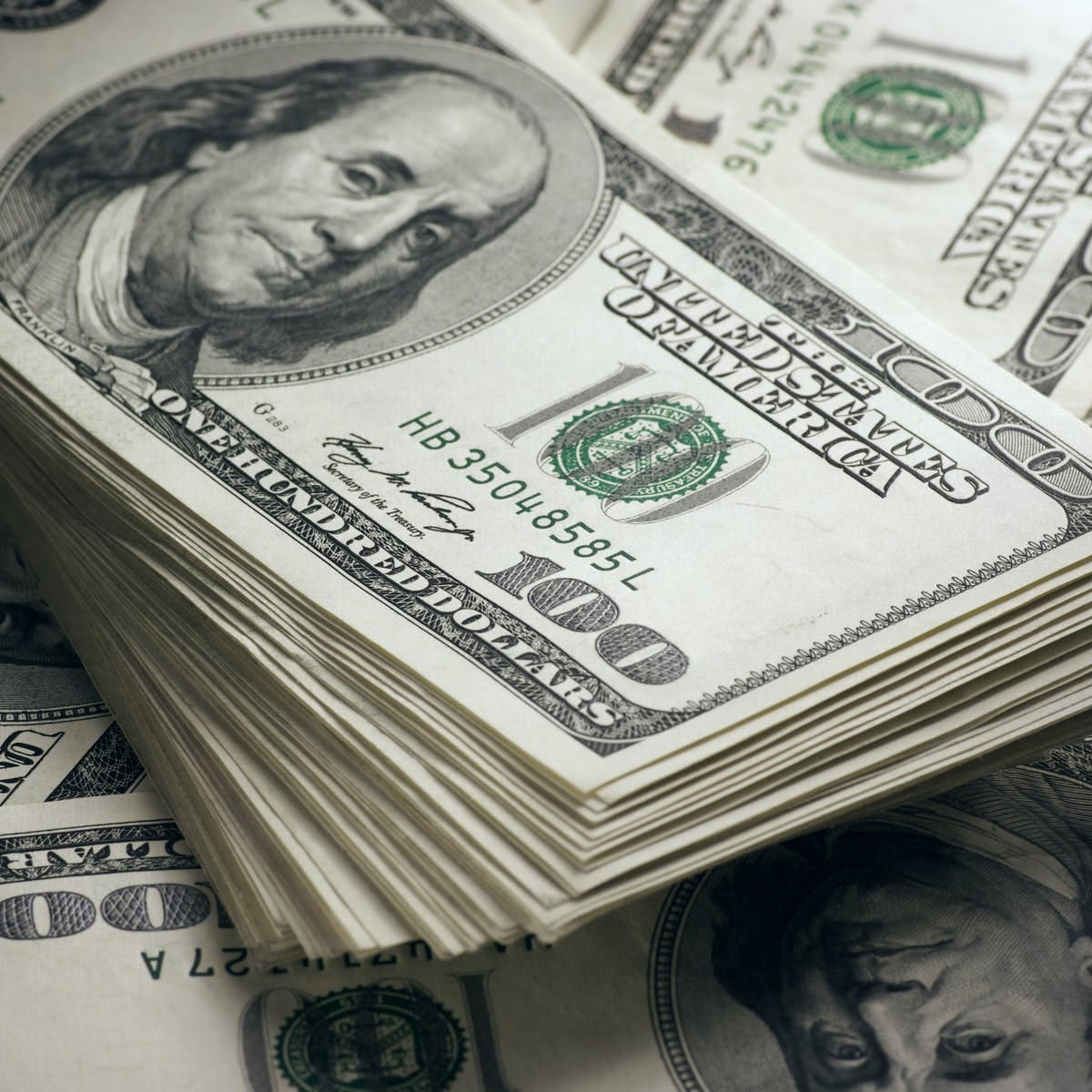 The Dollar Still Rules: Despite Noise, the US Currency Holds Its Crown