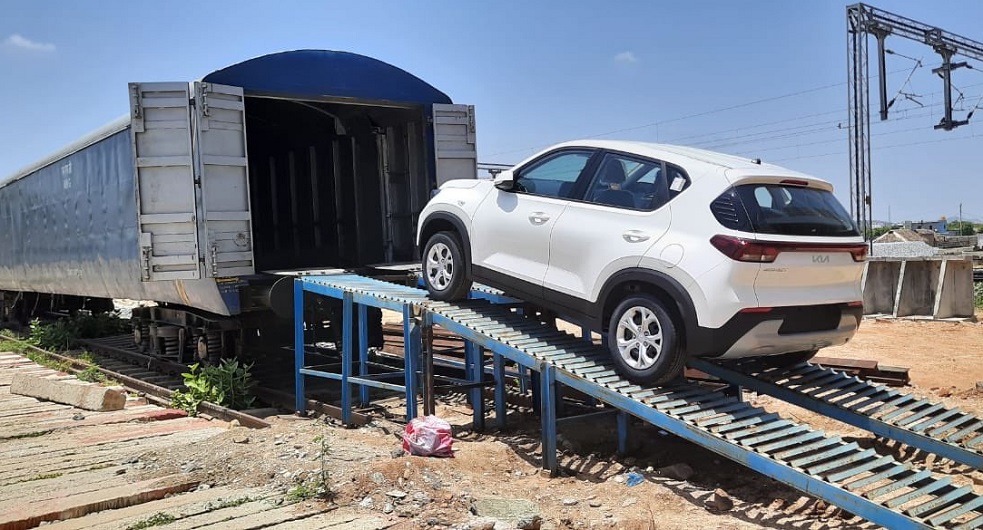 First Auto Freight Train Delivers 116 Maruti Vehicles to Kashmir – A New Era of Transport Efficiency