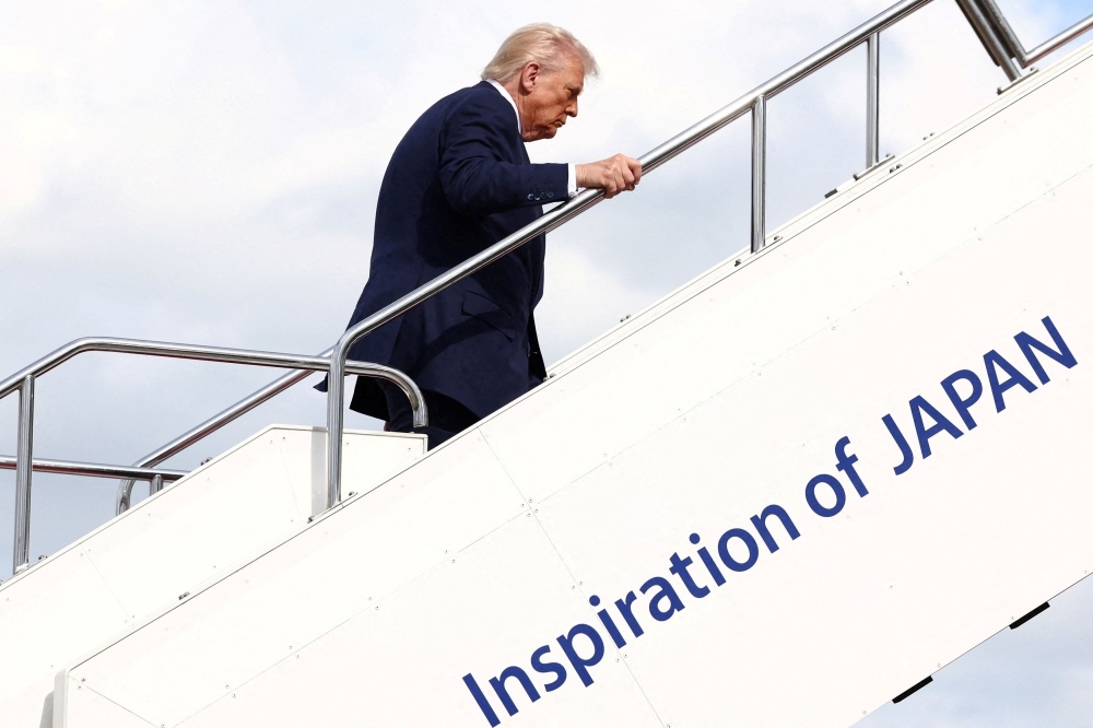 Trump Heads to South Korea as High-Stakes Meeting with China’s Xi Jinping Nears