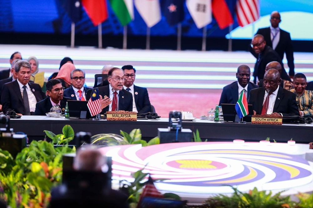 At EAS Summit, Anwar Ibrahim Calls for Continued Engagement with Myanmar and North Korea, and Vigilance on Gaza Peace Efforts