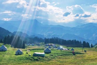 China Grants 70,000 Xinjiang Students Their First Snow Holiday—A Bold Move to Grow Winter Sports & Inspire a New Generation