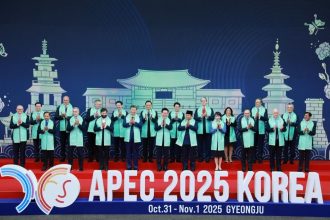 With Trump Absent, Xi Takes the Apec Spotlight, Calls for Global AI Rules and China-First Trade Future