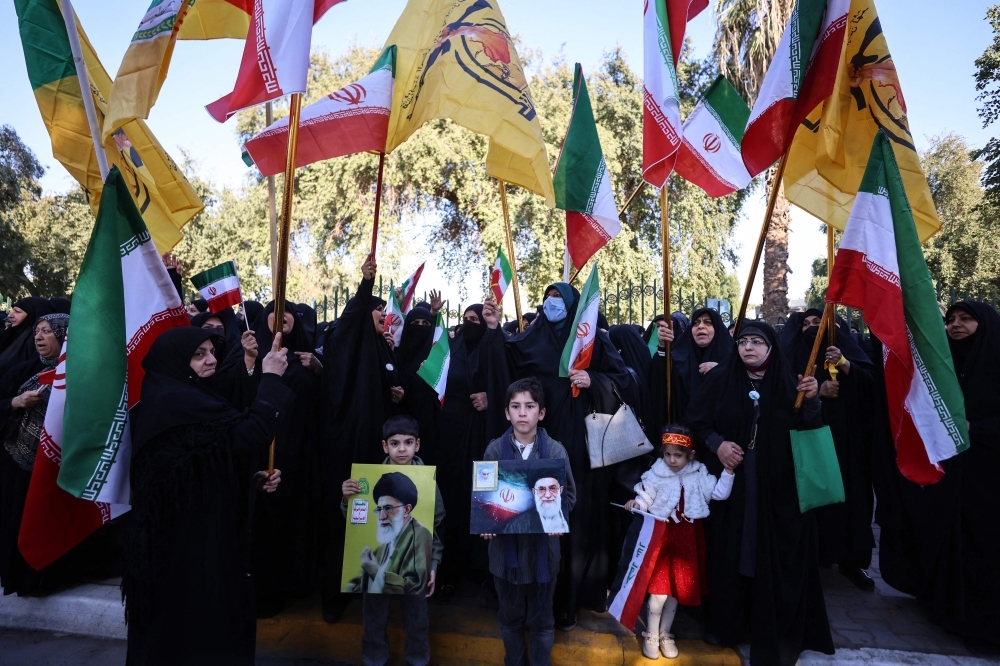 New Zealand and Slovakia Shut Tehran Embassies as Security Risks Rise, Urge Citizens to Leave Iran