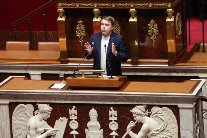 French lawmakers approve sweeping bill to ban social media access for children under 15