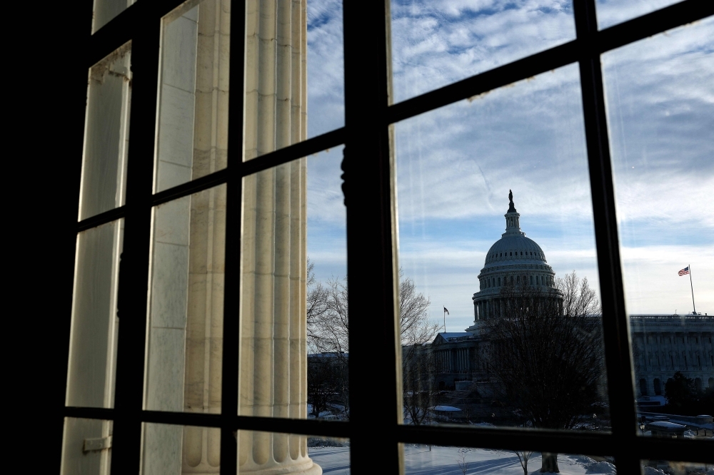 US Government Shutdown Looms as Senate Blocks Spending Bill Amid Immigration Crisis