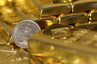 Investors Flock to Gold and Silver as Trump’s Greenland Tariff Threat Shakes Global Markets