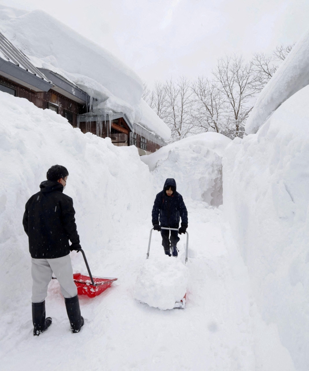 Mercury Soars After Historic Snowfall in Northern Japan, Raising Avalanche Fears