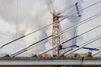 Trump Threatens to Block Canada–US Bridge Opening Amid Fresh Trade and Ownership Dispute