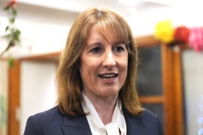 UK Treasury Plans Voluntary Exit Packages of Up to £100,000 as Part of Major Staff Reduction