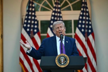 Trump warns ceasefire is on “life support” as Iran signals readiness for confrontation