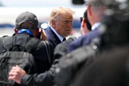 Trump Criticizes Spain and Revives Greenland Ambitions During Nato Summit