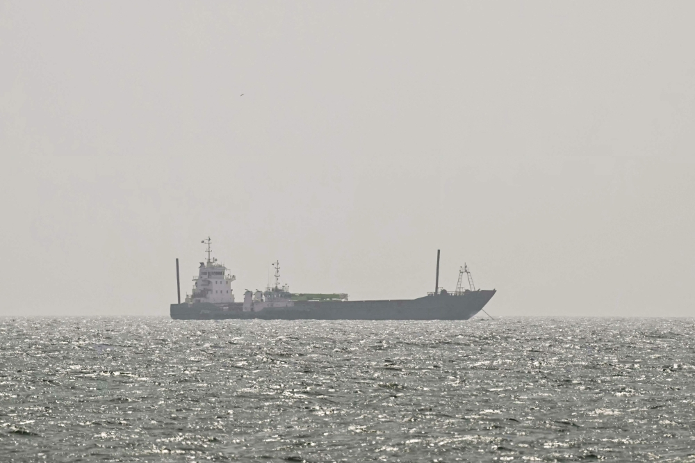 Iran and Oman Move Toward New Strait of Hormuz Shipping Route Agreement Amid Rising Regional Tensions