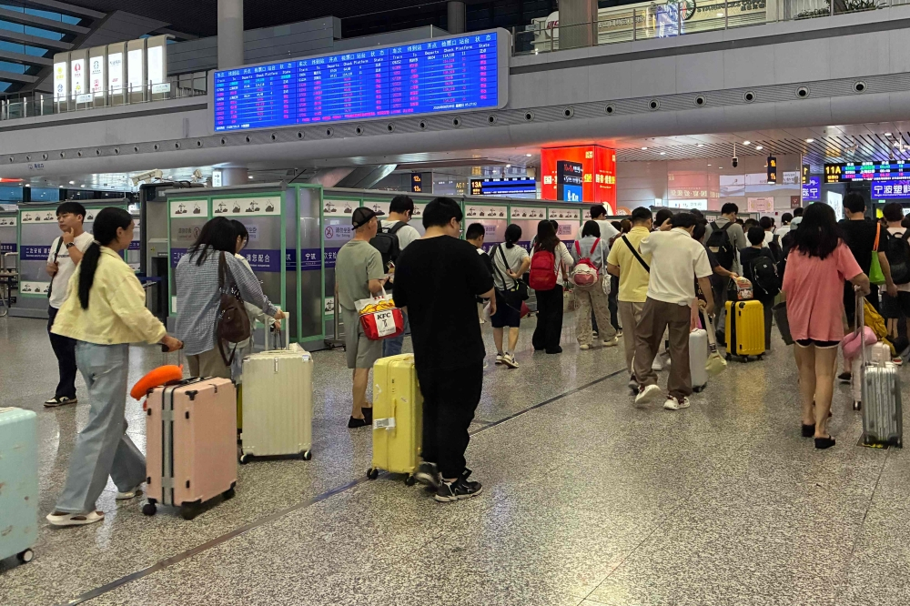 Typhoon Dolphin Moves Toward China as More Than 1,000 Flights Are Cancelled
