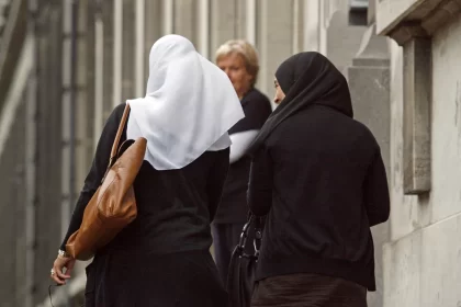 Italy Moves Toward Foreign Student Limits and Religious Veil Restrictions in Schools