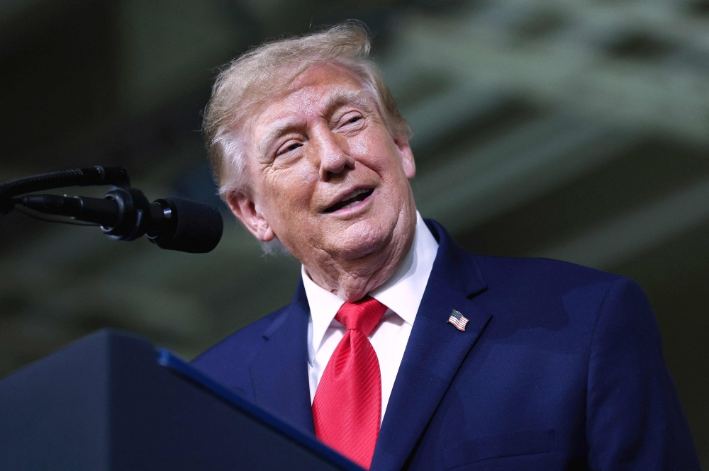 Trump Warns Iran of Severe Retaliation if Linked to Flydubai Attack