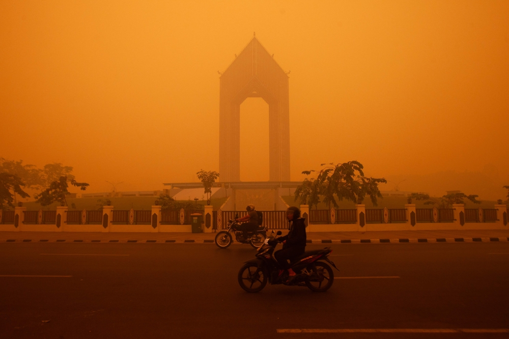 Indonesia hunts foreign links in 98 corporate fire cases as haze chokes region